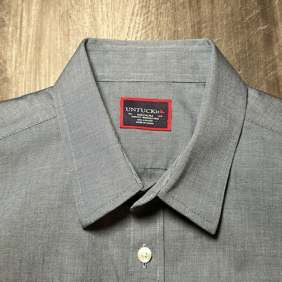 UNTUCKit Petrus Slim Fit Wrinkle Free Short Sleeve Button Down - Medium - Picture 5 of 6